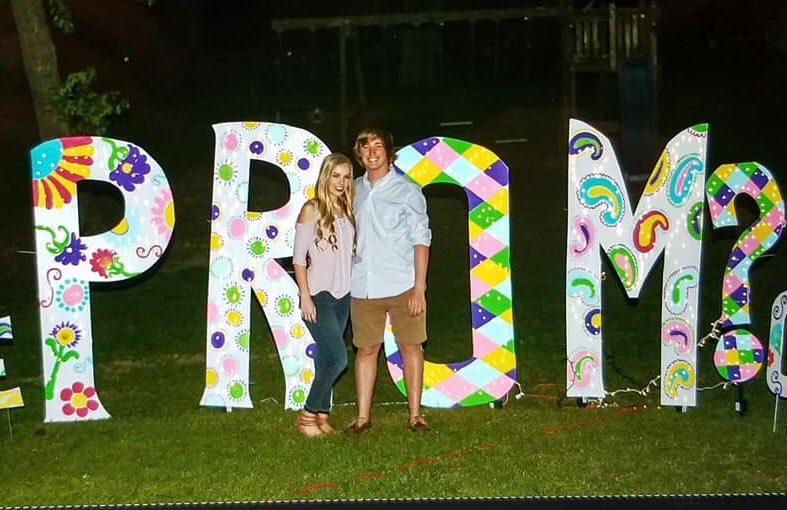 CPudwill's tweet image. Best promposal ever !!!! What a hot date I have !! 🔥😊
