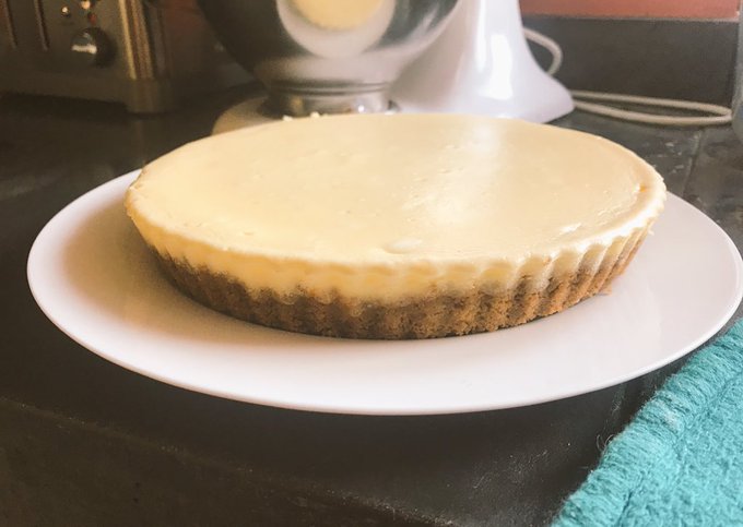 Made a cheesecake today https://t.co/FhVjFBaaYV