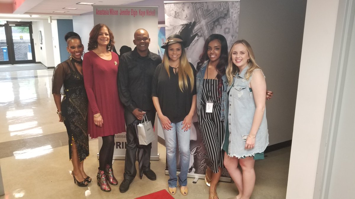 savannah_treena's tweet photo. Great Afternoon, Great Premiere, Great Folks! https://t.co/435SoccTWr