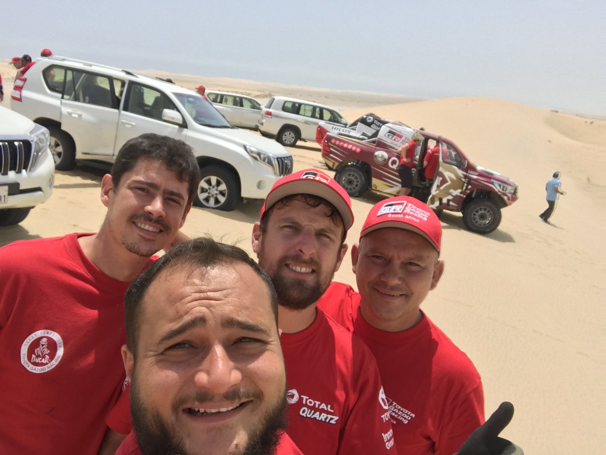 NaudeWarren's tweet photo. Test in Qatar dunes #teamhilux https://t.co/uY3DOLKvnz