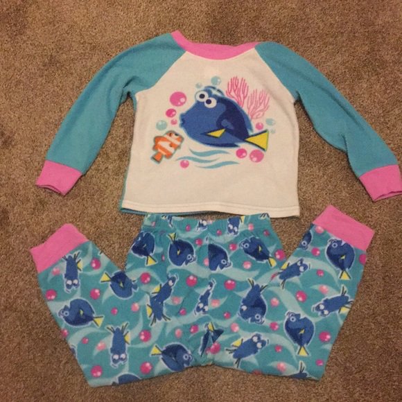 neareth's tweet photo. So good I had to share! Check out all the items I'm loving on @Poshmarkapp #poshmark #fashion #style #shopmycloset #americaneagleoutfitters #disney #luckybrand: https://t.co/nwSOc6N4KZ https://t.co/IFVjvJ2z1E
