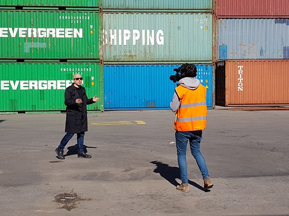 damex_sa's tweet photo. Damex se convierte en un plató   https://t.co/N7Y1RsrvR9  
@PaginaDosRTVE #ChinaFastForward @sergivicente #portdebarcelona https://t.co/wMJUYAbVPn