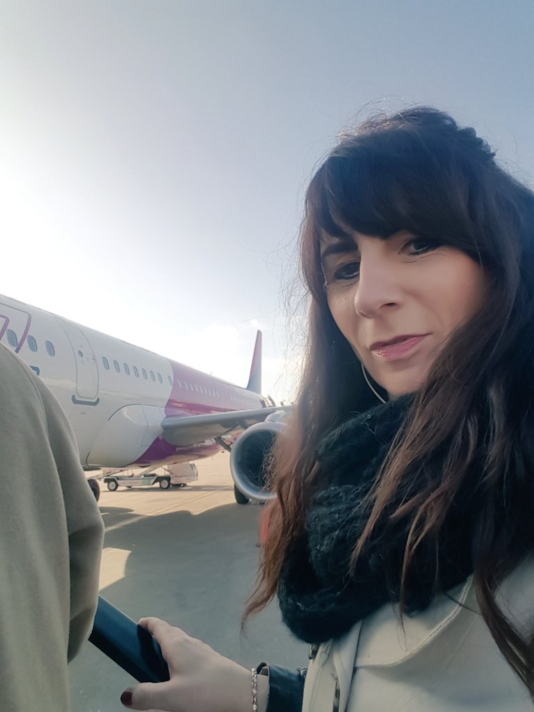 TW Pornstars Toni Lace. Twitter. I'm cumming Budapest maturenl