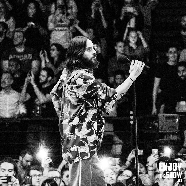 EnjoytheSHOWnet's tweet photo. 💿✌🏼 Leur 5e album "America" est sorti au début du mois, retrouvez quelques photos du concert de Thirty Seconds to Mars à Bercy dans le cadre de la tournée "Monolith Tour".
➡️ https://t.co/UNBD5dkeSJ https://t.co/j7FpzEOGPY