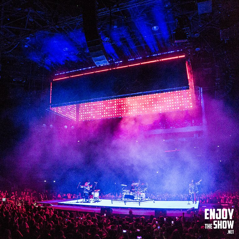 EnjoytheSHOWnet's tweet photo. 💿✌🏼 Leur 5e album "America" est sorti au début du mois, retrouvez quelques photos du concert de Thirty Seconds to Mars à Bercy dans le cadre de la tournée "Monolith Tour".
➡️ https://t.co/UNBD5dkeSJ https://t.co/j7FpzEOGPY