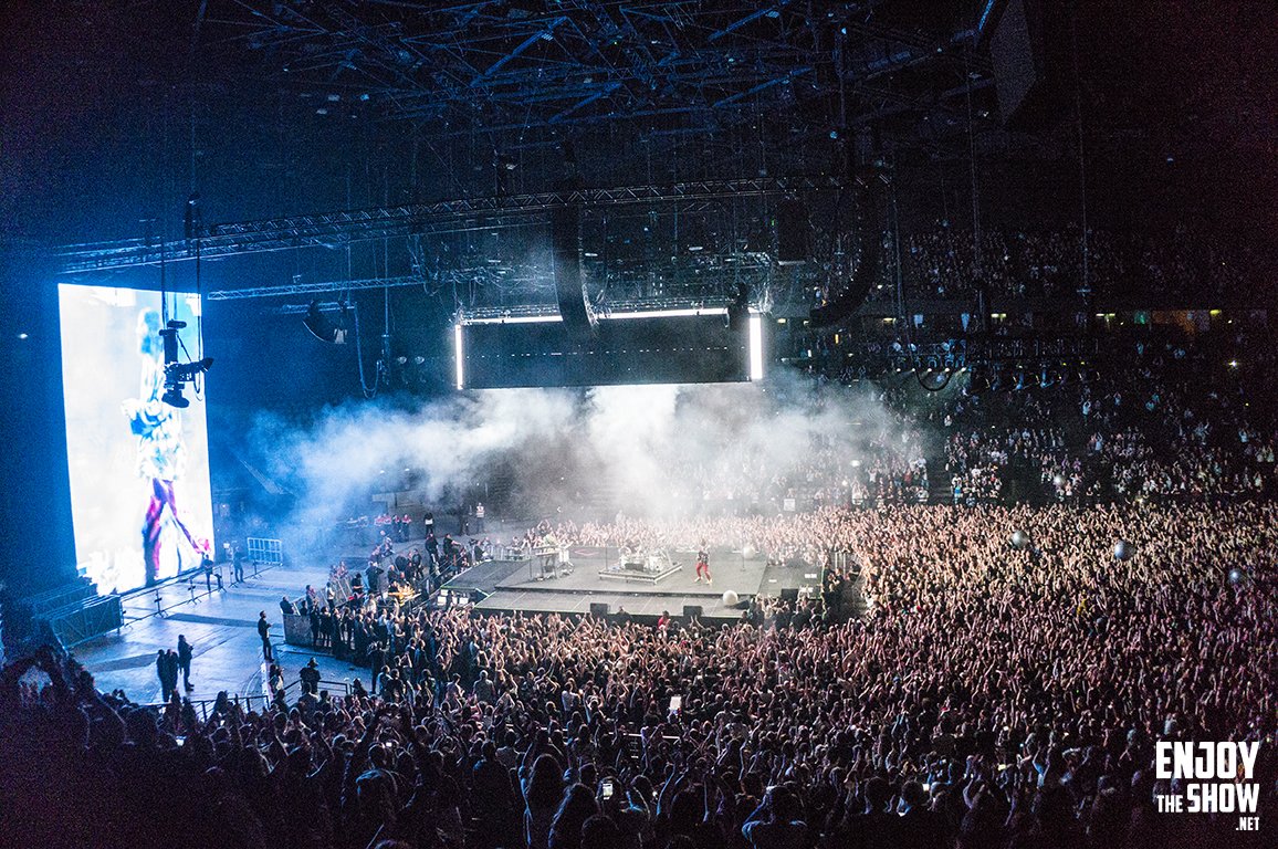 EnjoytheSHOWnet's tweet photo. 💿✌🏼 Leur 5e album "America" est sorti au début du mois, retrouvez quelques photos du concert de Thirty Seconds to Mars à Bercy dans le cadre de la tournée "Monolith Tour".
➡️ https://t.co/UNBD5dkeSJ https://t.co/j7FpzEOGPY