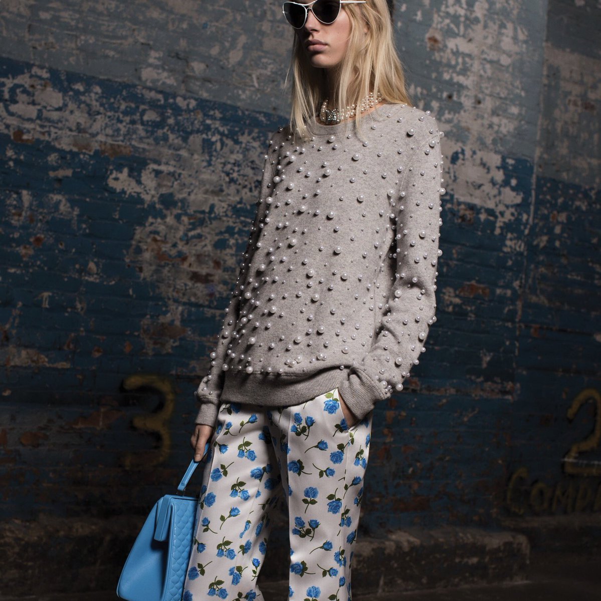 Troppodonna's tweet photo. They say that Gen Z loves Michael Kors, guess being affordable pays off👍🏻 #michaelkors #prefall2018 #fashionthoughts https://t.co/LGqLDrUsDi