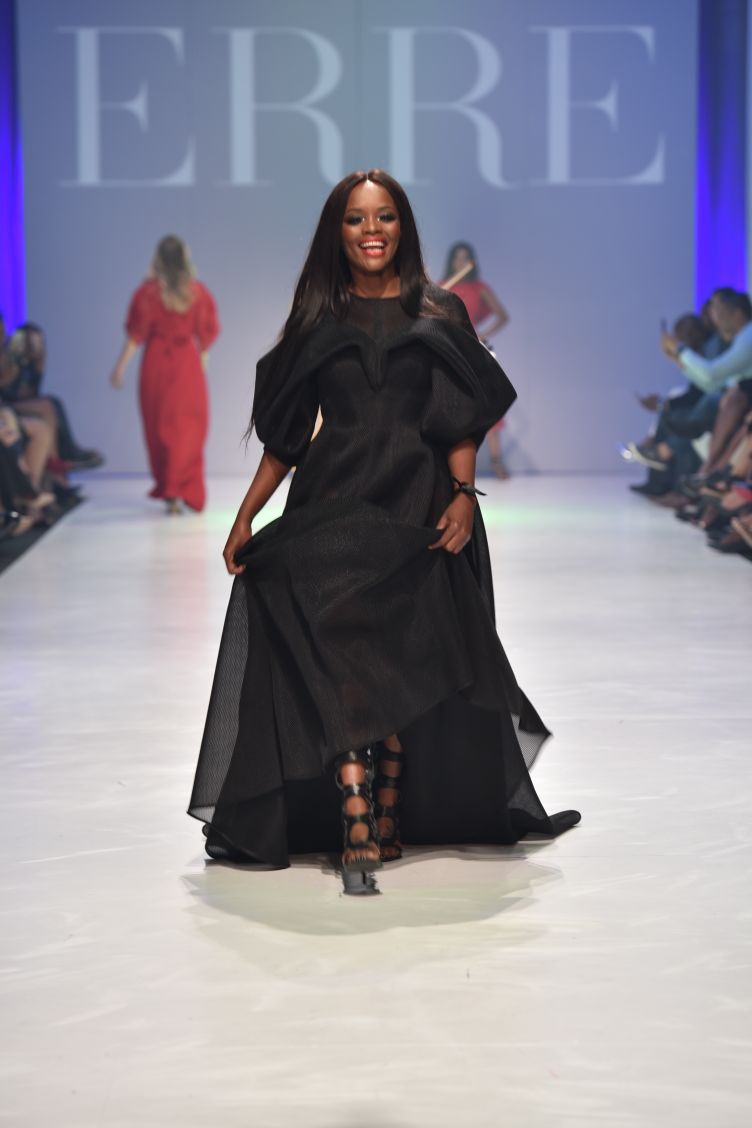 kuliroberts's tweet photo. 🖤ERRE https://t.co/UvcpKCUmFl