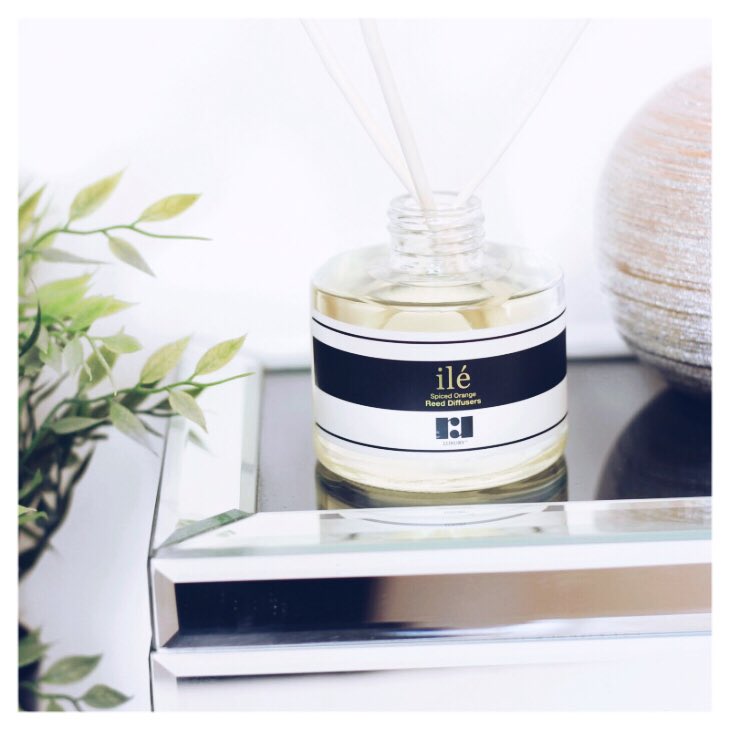 RandRLuxury's tweet photo. S. P. I. C. E. D. O. R. A. N. G. E 
*
“It has a calming smell which relaxes you, it has that ‘I’m in a spa’ vibe”
*
Thanks for the review and 📷 @akaikotei ❤️
* 
#RandRLuxury #MyRandR #ilebyrandr #spicedorange #reediffuser #homefragrance https://t.co/097AiBXKUD