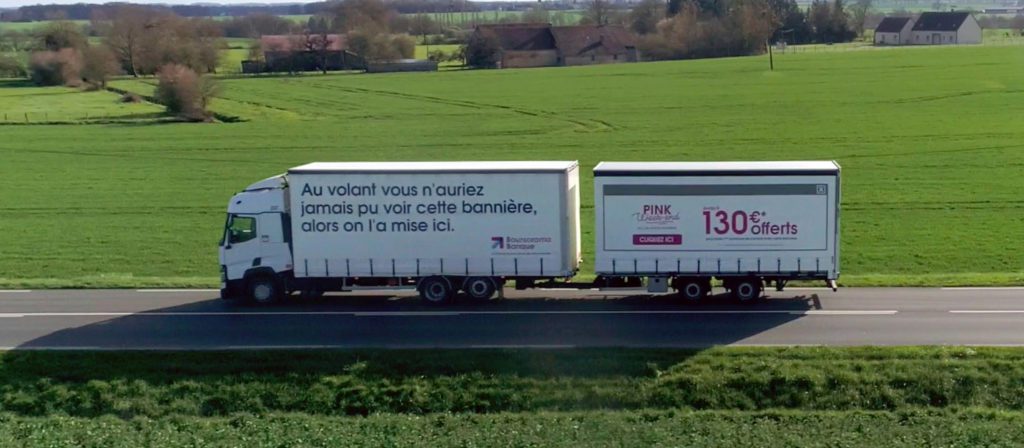 MondeMarketing's tweet photo. Boursorama Banque s’affiche…sur des camions ! https://t.co/RE6cytBT9Q https://t.co/OBqa6gvVaP