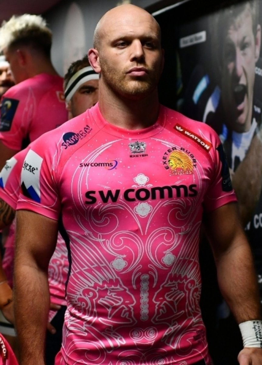 LifeSubluxing's tweet photo. @kasuso Here are awesome @ExeterChiefs male rugby team rocking pink. 💕

Pink is just another colour it just happens to be one best colours, that looks great on everyone. 

That coat sounds amazing by the way! 👍 https://t.co/wTIUNW6fbT