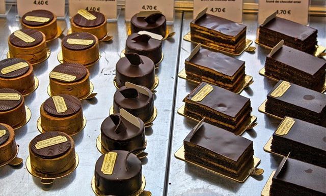mmeouioui's tweet photo. les gâteaux des chocolats Paris #paris #instaparis #instachocolate #instatammy #à nstafoodie #instanice #ilvepris #jetaimeparis #lovechoco #adictsweet #sweetadicts #cake #gateau #gateaux #sweetparis https://t.co/1Sjye1eIlI https://t.co/FCfegX9v25