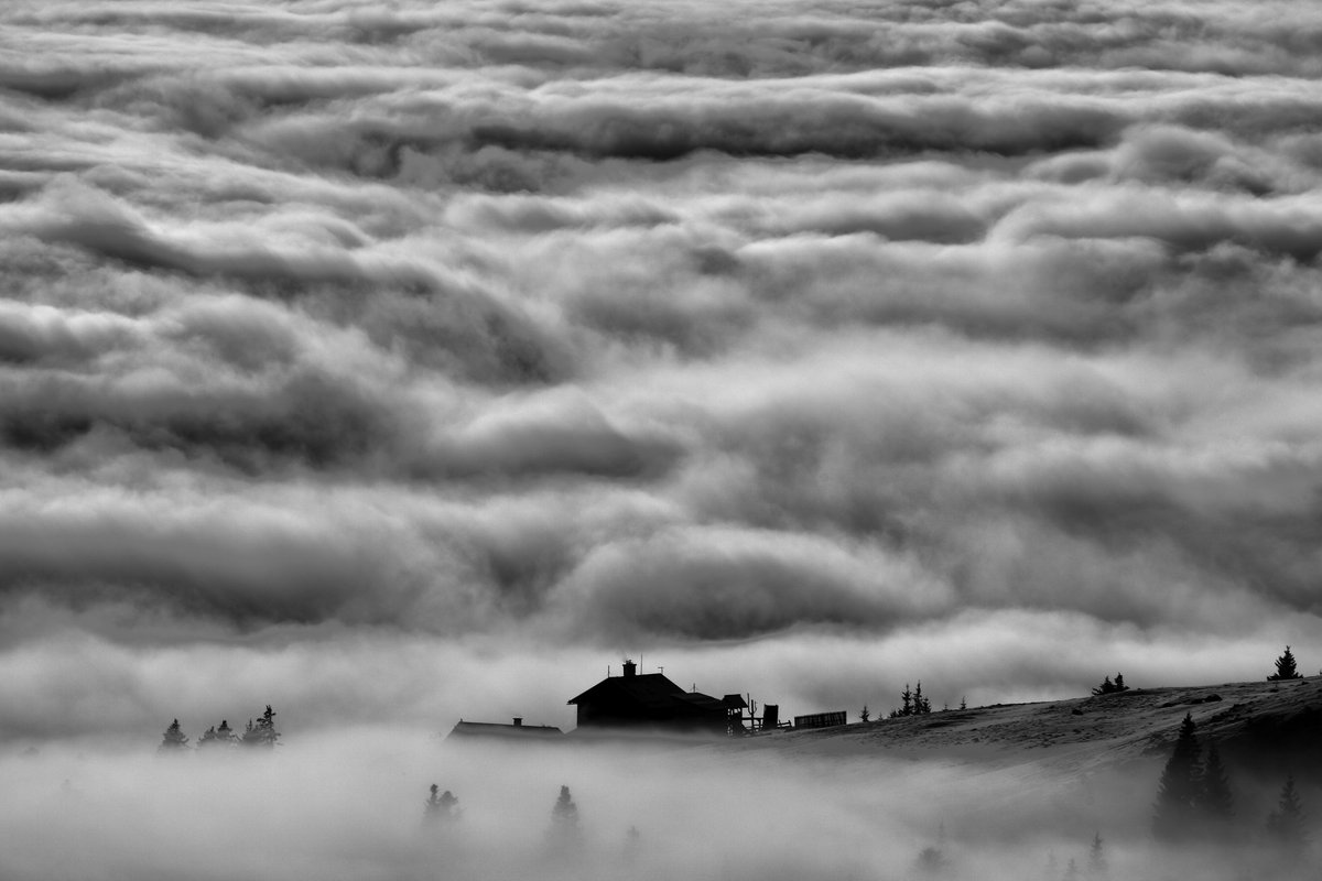 visit_trzic's tweet photo. Tudi naše najbolj zaspane planine se počasi prebujajo iz zimskega spanca ;) Even our most sleepy mountains are slowly awakening from winter sleep ;) Foto: Vili Vogelnik #visit_trzic #trzic #kofce #mountain #Travel https://t.co/Mr1qR80fYi