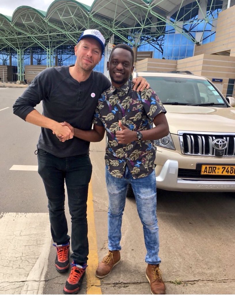 caaz_online's tweet photo. Breaking : @coldplay front man @ChrisMartinBR #ChrisMartin spotted at #VicFallsIntApt . #VisitZimbabwe https://t.co/txTwY7SdiD