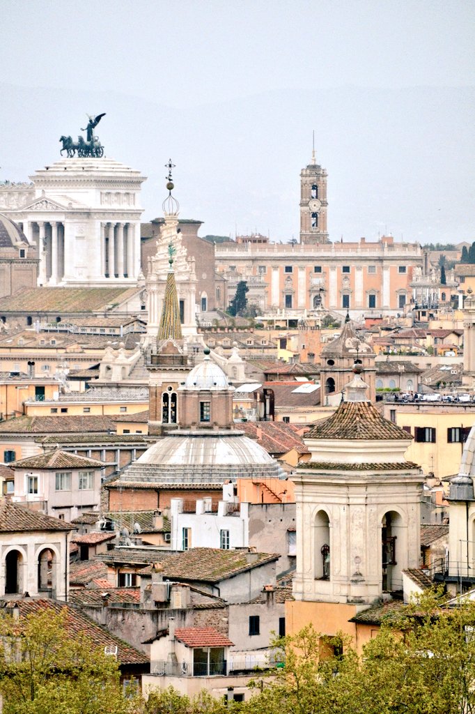 pochispicci_'s tweet photo. Buon inizio settimana. Da dove abbiamo scattato questa foto? {Indovinello del lunedì} #roma #igersitalia #igersroma https://t.co/mYHnMwunXA