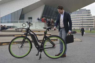 Kruitbosch Zwolle en e-bike-to-go gaan samenwerken: ZWOLLE - Cortina-fietsproducent Kruitbosch in Zwolle en het Amsterdamse fietsverhuurbedrijf e-bike-to-go gaan intensief samenwerken. Kruitbosch neemt een belang van 40 procent in het verhuurbedrijf en… dlvr.it/QPgglR