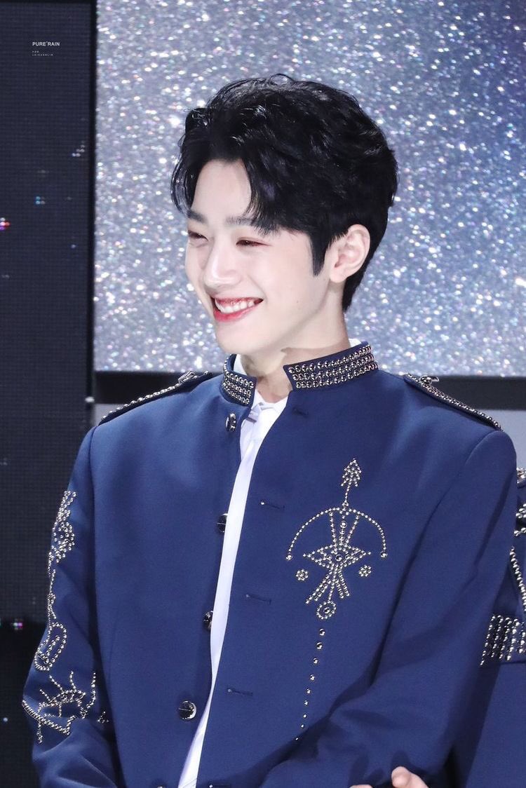 HanGyulinwxa's tweet photo. อายุน้อย รูปหล่อ พ่อรวย แฟนก็สวย(?) #LAIKUANLIN #linhun #จงอธิบายเมนตัวเองให้ฮาที่สุด https://t.co/7xQa1TJZVL