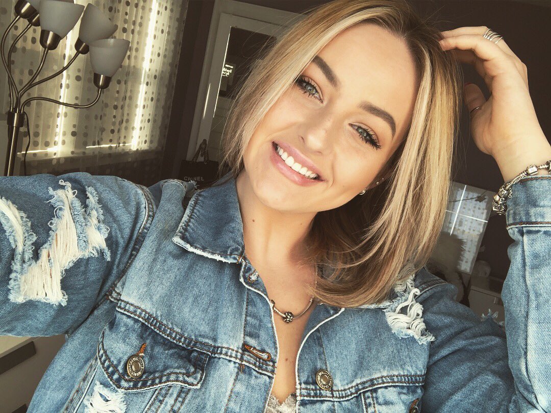 Eliza_Szczygiel's tweet photo. I’m honestly pretty as hell and I thank my parents everyday for making me such a baddie along with my sister 💕 #confidencetweet https://t.co/NKYxS6wB95