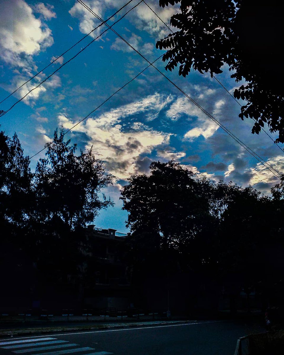 DeepRajMishra17's tweet photo. I'm on my way
Driving at ninety down those country lanes...🎵🎵🎵
#TravelDeep🌏 #NewCollection✌ #WorldLover #DeepClick📷 https://t.co/GkG6EO2TF7