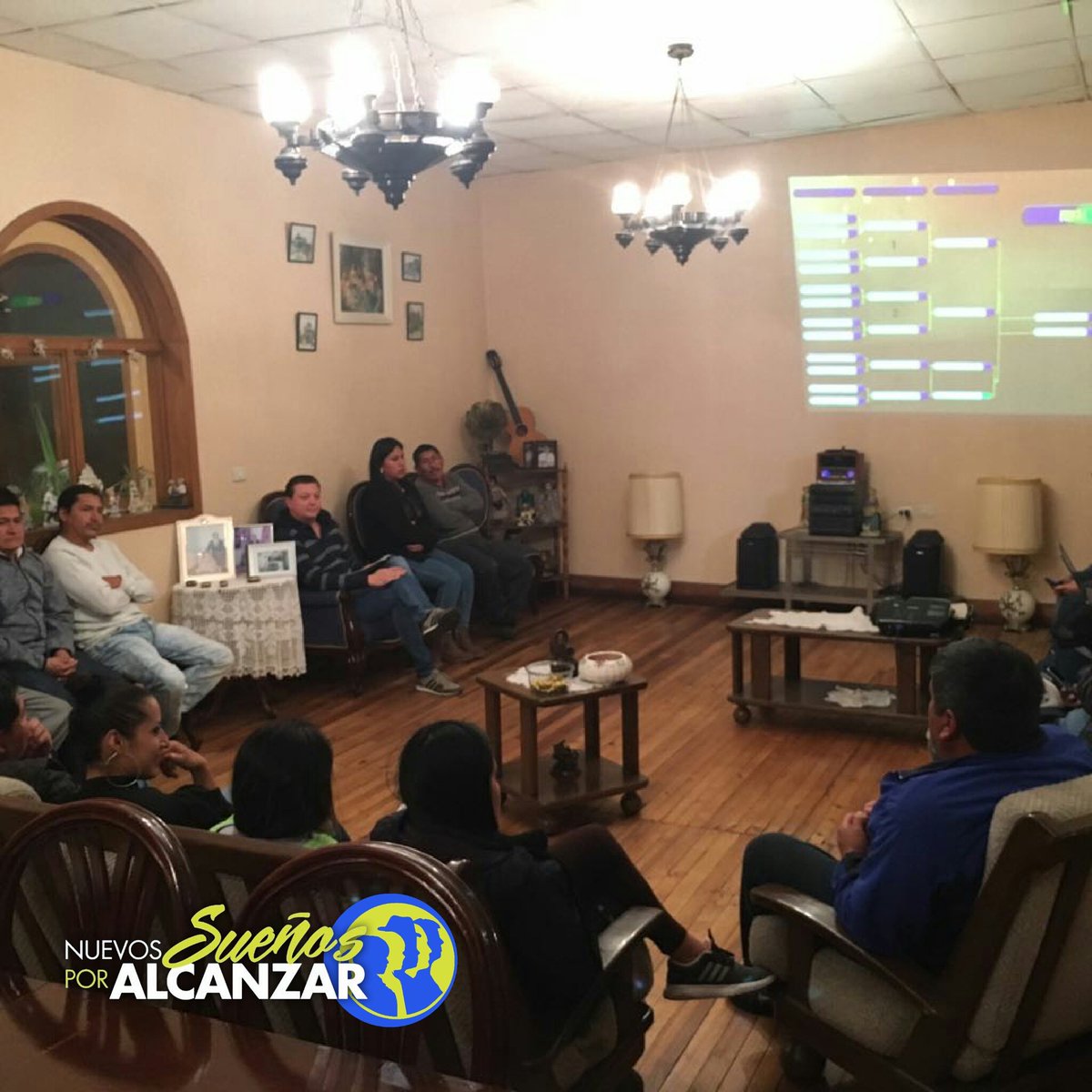 CamGeneracional's tweet photo. Se viene en la bella provincia de Bolívar la final de la copa #CambioGeneracional #Guaranda. La buena energía del deporte se siente, por ello se llevó a cabo una reunión con los líderes barriales a fin de coordinar detalles para este importante evento. https://t.co/vt7t2DEdvQ