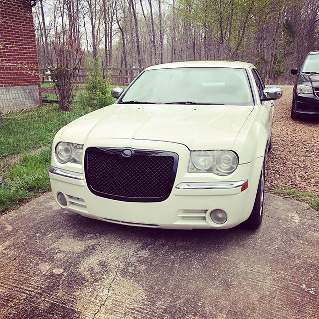 laffertyfitness's tweet photo. Installed the new grill on the 300 today, got some office work done as well as my workout, and finishing strong with salmon and mashed potatoes for the post workout meal. Power list for the day ✅

#chrysler300 #productivity #health #fitness #bodybuil… https://t.co/NXxN92gHGL https://t.co/QicZsfhJnc