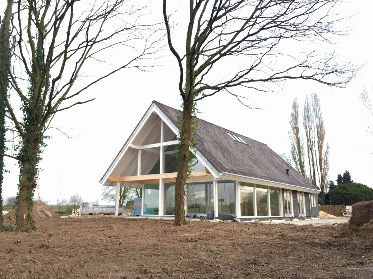 studiopas's tweet photo. #watruisterdoorhetstruikgewas Casco van ons #barnhouse in #genhout #Beek is gereed. #schuurwoning https://t.co/bCHEmf8j0k