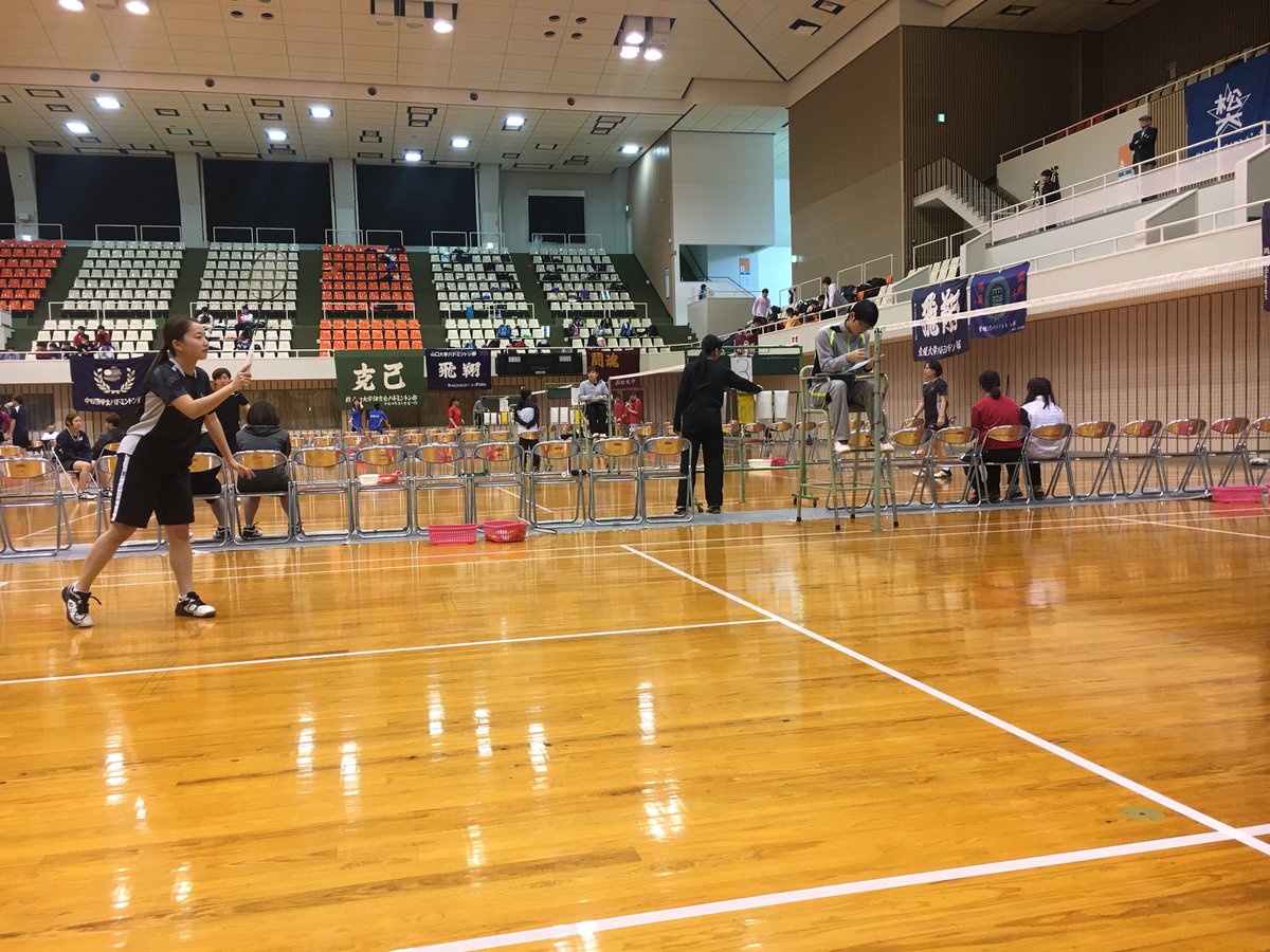 4月16日〜20日まで愛媛県総合体育館にて、中四国学生バドミントンリーグ戦が行われています！！
【今日の結果】
vs下関市立大学 5-0 勝ち

明日からの試合も頑張っていきましょう💪