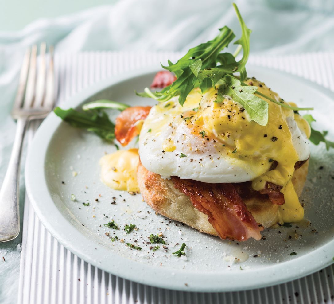 Boozy_Foodie's tweet photo. Yay for #EggsBenedictDay! Totally divine recipe from @WWTaste! Who has tried making their own Eggs Benny at home? #Eggs #Breakfast #BFShares
https://t.co/Nz9BmawaiI https://t.co/32wxreJzsA