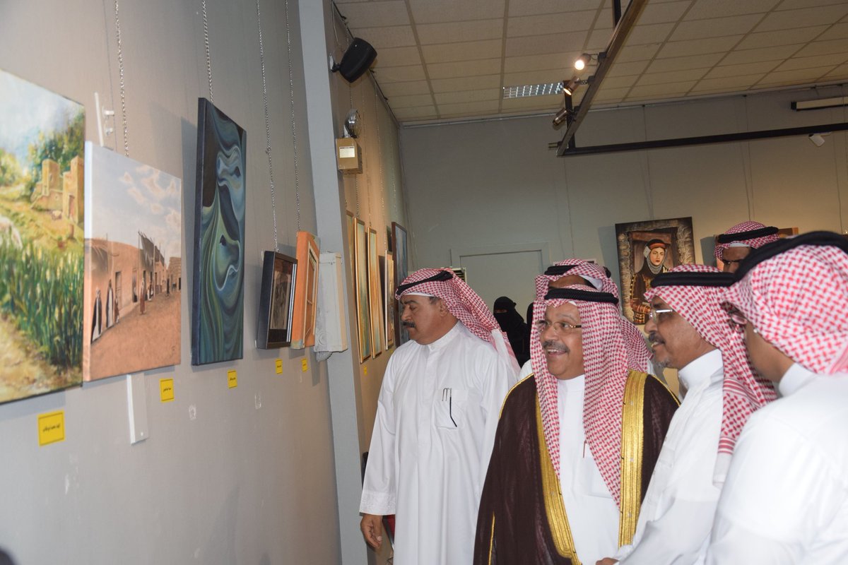 jubailarts's tweet photo. جانب من إفتتاح سعادة مدير عام فرع وزارة الثقافة والإعلام بالمنطقة الشرقية الأستاذ ماجد بن محمد البابطين للمعرض الجماعي الأول لجماعة فنون الجبيل التشكيلية في جمعية الثقافة والفنون بالدمام.

#جماعه_فنون_الجبيل_التشكيليه https://t.co/0GkSbe7qJA