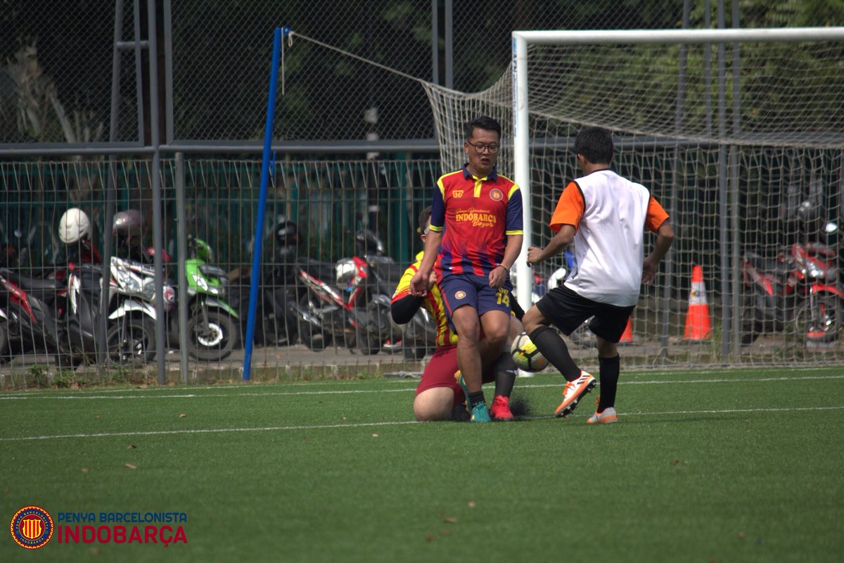 INDOBARCA_BGR's tweet photo. Nah, ini foto-foto pemain dari @INDOBARCA_BGR yang kemarin ikut futbol bareng @IB_FOOTBALL @PenyaIndoBarca

Yang belum pernah ikutan yuuk ikutan, lumayan dapet foto-foto bagus 😂😄 https://t.co/MRfwvRUvFR