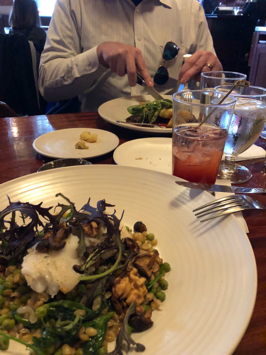Enjoyed a beautiful, flavoursome meal at Bristol Bay champion <a href="/TomDouglasCo/">Tom Douglas Company</a> Dahlia lounge <a href="/DineAroundSea/">Dine Around Seattle</a> . Otter approved! 
#IFlyAlaska
#SRW