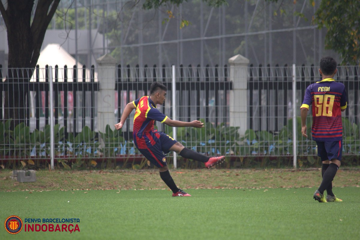 INDOBARCA_BGR's tweet photo. Nah, ini foto-foto pemain dari @INDOBARCA_BGR yang kemarin ikut futbol bareng @IB_FOOTBALL @PenyaIndoBarca

Yang belum pernah ikutan yuuk ikutan, lumayan dapet foto-foto bagus 😂😄 https://t.co/MRfwvRUvFR
