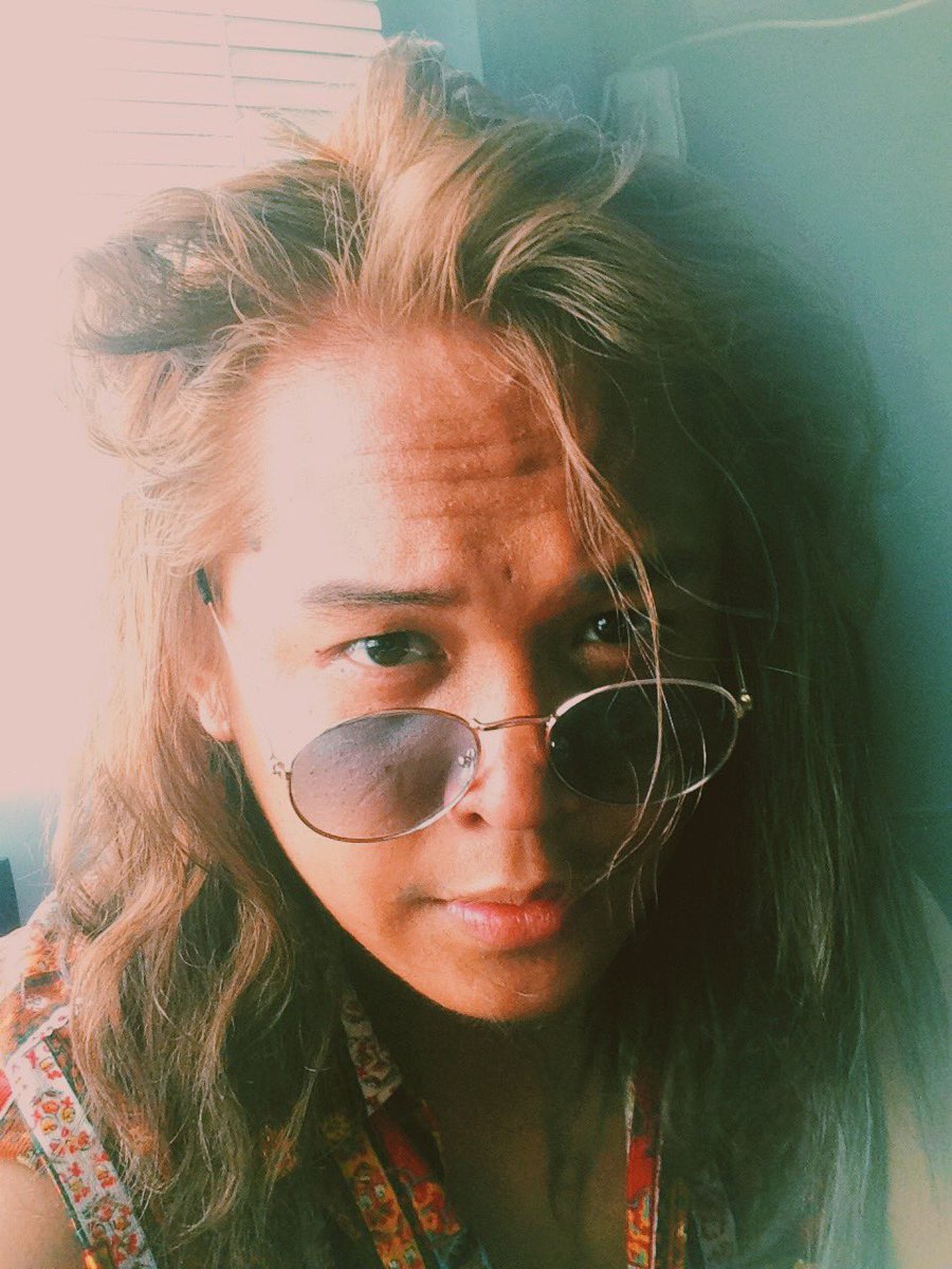 frommichl's tweet photo. Celfie muna after 2 tries para maachieve ang kulay ng buhok ni kakashi. 😂#failboi #wazak https://t.co/C3haEIMNa7