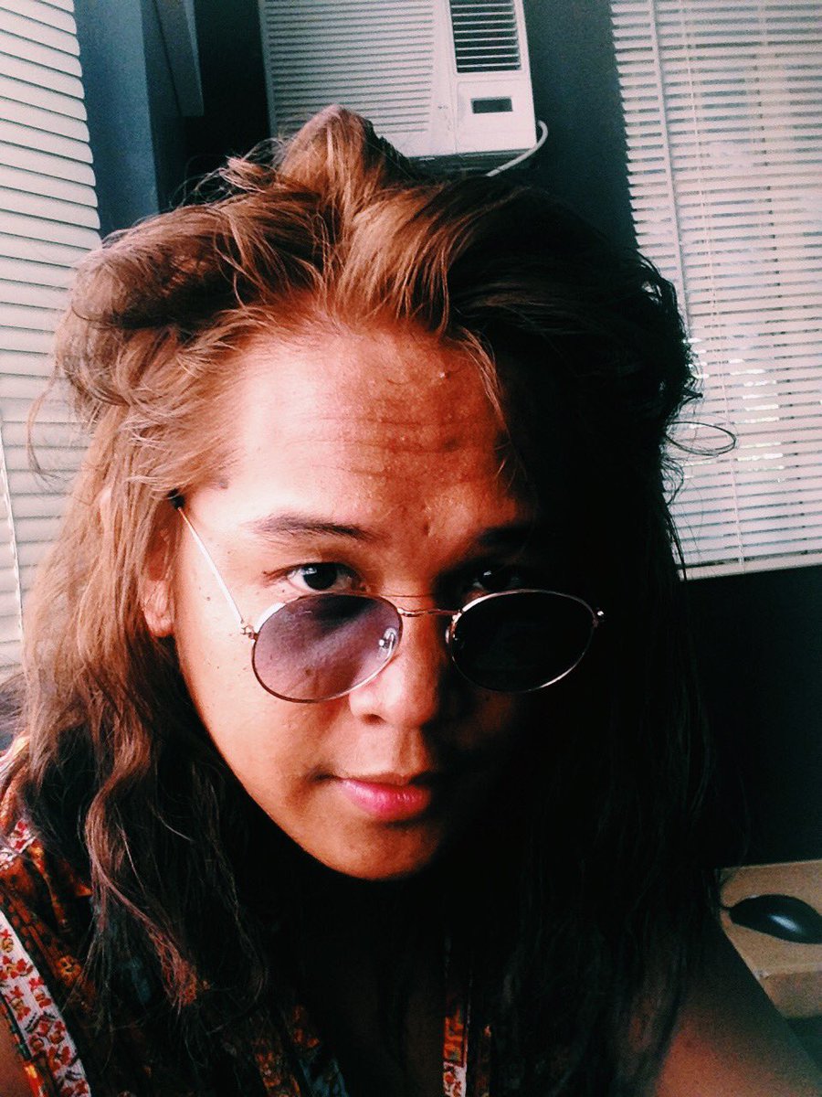frommichl's tweet photo. Celfie muna after 2 tries para maachieve ang kulay ng buhok ni kakashi. 😂#failboi #wazak https://t.co/C3haEIMNa7
