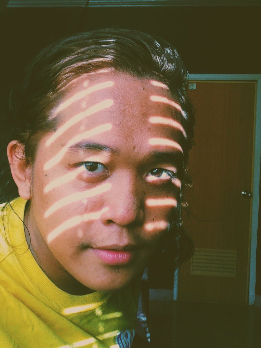 frommichl's tweet photo. Celfie muna after 2 tries para maachieve ang kulay ng buhok ni kakashi. 😂#failboi #wazak https://t.co/C3haEIMNa7