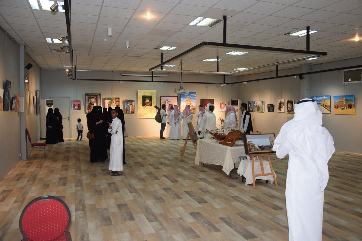 jubailarts's tweet photo. جانب من الحضور في المعرض الجماعي الأول لجماعة فنون الجبيل التشكيلية في جمعية الثقافة والفنون بالدمام.

#جماعه_فنون_الجبيل_التشكيليه https://t.co/H3WDQd2mBN