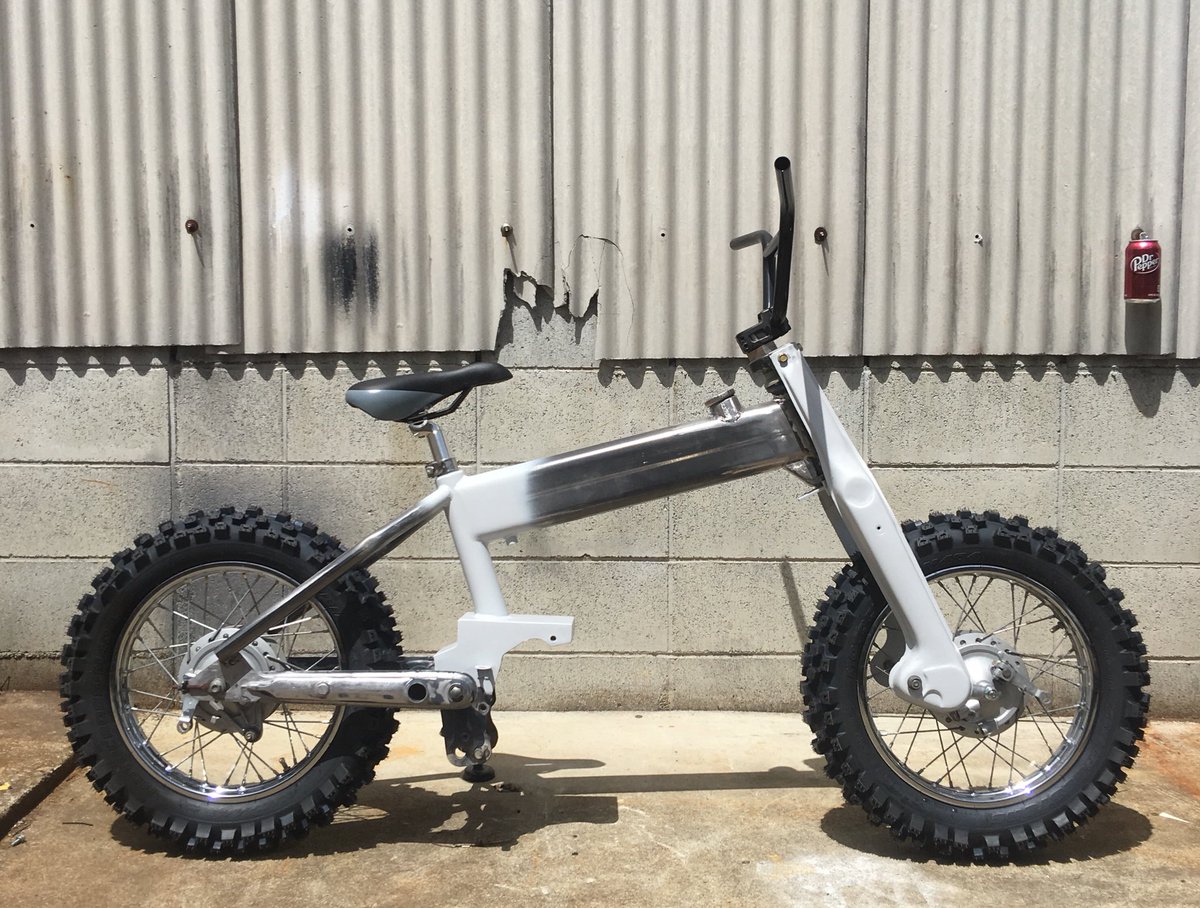 Maru1Motorcycle's tweet photo. タイヤ交換終了
BMX CUB ・IRONDUCK・IRONBORNは、
意匠登録・商標登録されています。
コピーして販売しないでね(^o^)/
#prototype
#プロトタイプ
#試作
#maruichimotorcycle #maru1motorcycle #bmxカブ #bmxcub
#マルイチモーターサイクル
#honda #スーパーカブ #ホンダカブ #honda #suppercub https://t.co/DjvlX5KhgG