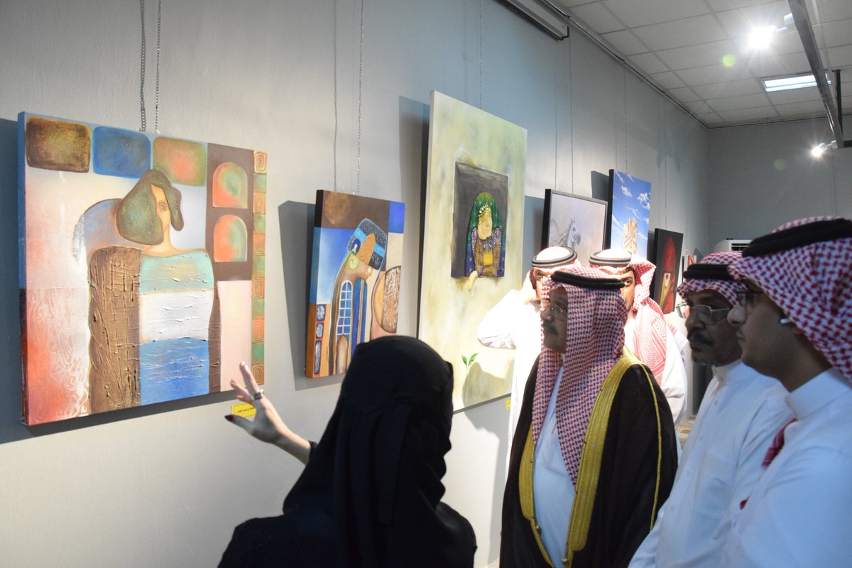 jubailarts's tweet photo. جانب من إفتتاح سعادة مدير عام فرع وزارة الثقافة والإعلام بالمنطقة الشرقية الأستاذ ماجد بن محمد البابطين للمعرض الجماعي الأول لجماعة فنون الجبيل التشكيلية في جمعية الثقافة والفنون بالدمام.

#جماعه_فنون_الجبيل_التشكيليه https://t.co/i6iFI3ZfyA