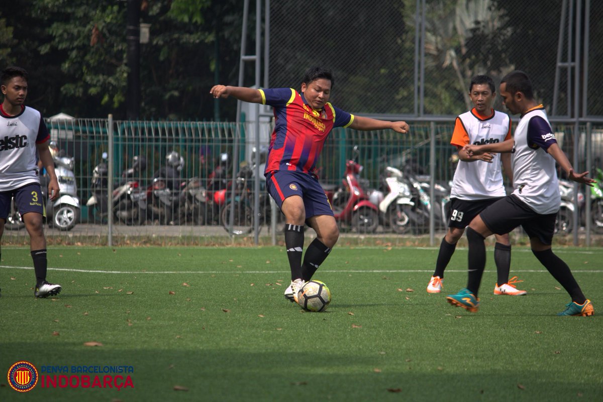 INDOBARCA_BGR's tweet photo. Nah, ini foto-foto pemain dari @INDOBARCA_BGR yang kemarin ikut futbol bareng @IB_FOOTBALL @PenyaIndoBarca

Yang belum pernah ikutan yuuk ikutan, lumayan dapet foto-foto bagus 😂😄 https://t.co/6eSTx9GRdr