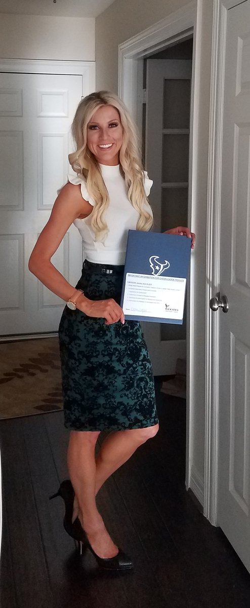 1DevinMichelle's tweet photo. So grateful for the opportunity to be an #htcfinalist for the @TexansCheer !! #interviewday 😄💜 #htctryouts2018 @HTC_Speaker https://t.co/sjaOKtkOfc