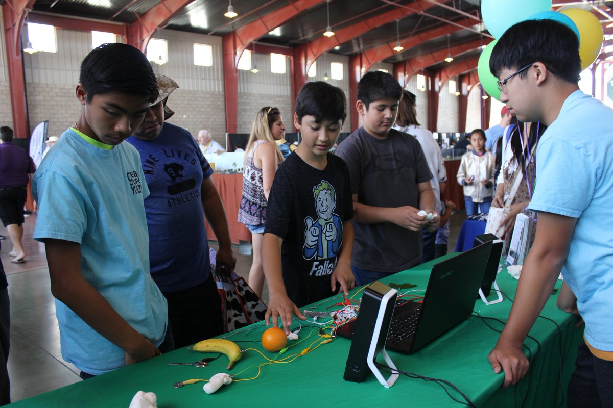 STEMup4Youth's tweet photo. Q: How do you make music 🎶 ??
Imaginology Event at the OC Fair!!
#imaginology2018 #Imaginolgyevent #OCFair https://t.co/FfzKboy3Rr
