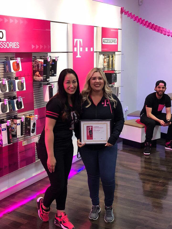 TmobileAlexis's tweet photo. & this award meant the most to me. I appreciate everything I’ve learned from you @Luckyou7 thank you for letting me be a part of your team #avmall #tmobile #magentaglove # https://t.co/TgEZVt3NLy