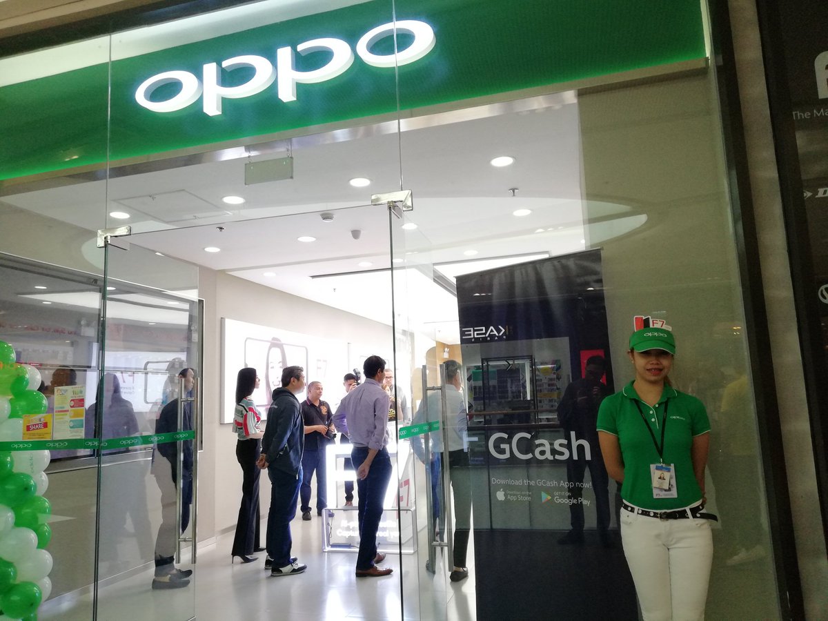 gcashofficial's tweet photo. OPPO further solidifies embracing QR code payments technology with #GCashQR! Now you can scan to pay your OPPO F7! #GCashMoNaYan #GCashxOPPO https://t.co/Sv3uqB4ABO