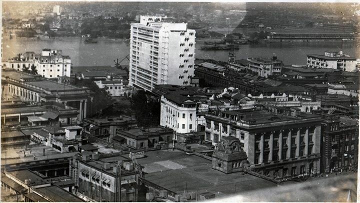 ArchaeoNomad's tweet photo. .@chelsea_mcgill4 &amp; I we’re going through a huge collection of photographs taken by my father throughout his career. Among them we found these three pictures of Dalhousie Square in #Kolkata taken probably in the late 1970s or early 80s! #100heirlooms #calcutta #oldphoto https://t.co/LPMOmuVq5s