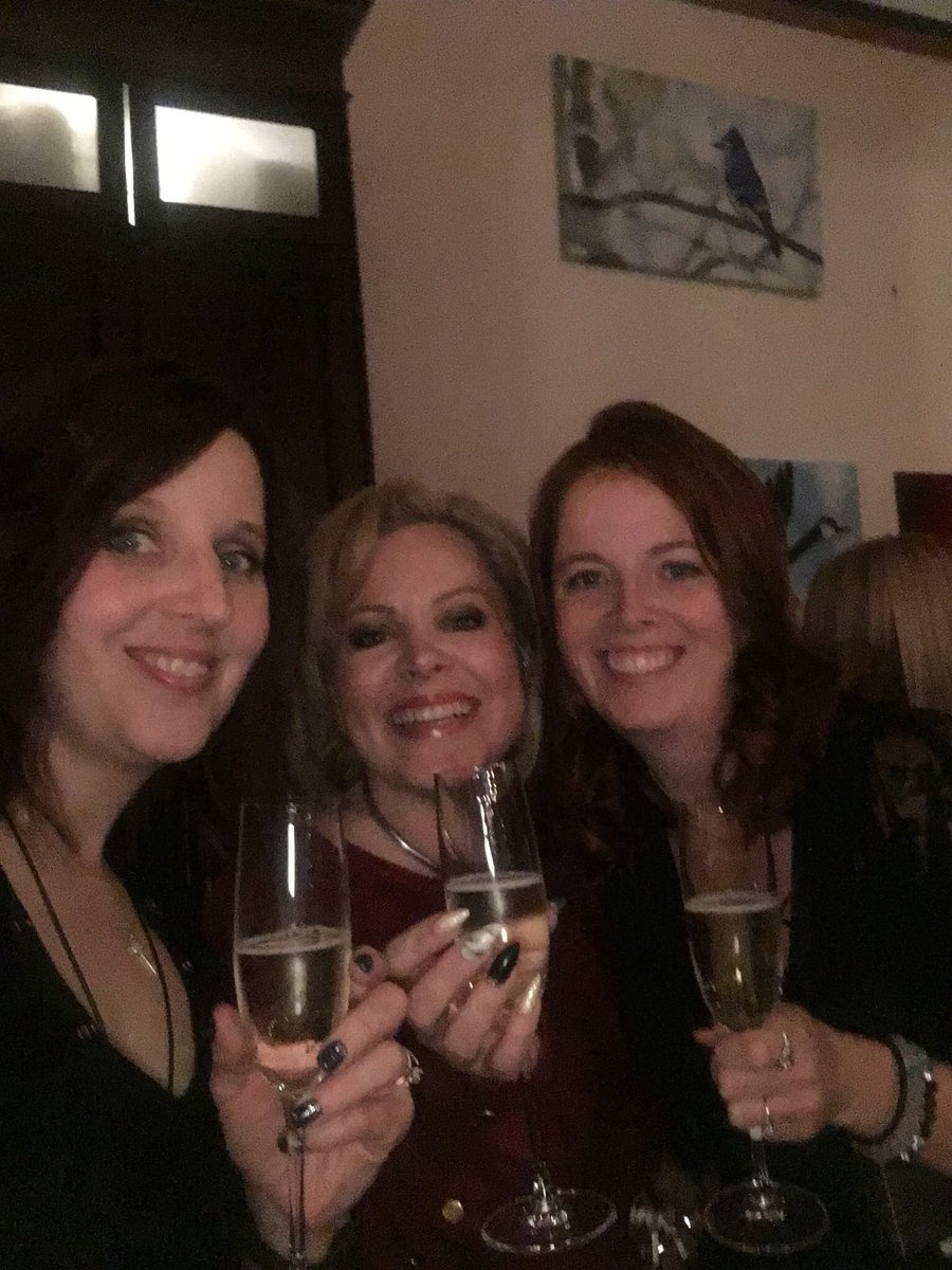 lizzy3636's tweet photo. Sure New Years is over-love my girls. #winewalkers #thecoldhurtsmyfeet https://t.co/HasqKg4bcQ