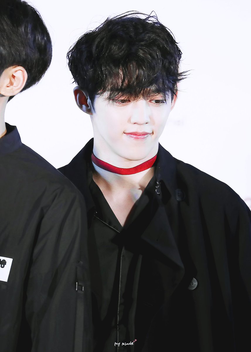 MM_SCOUPS's tweet photo. 180414 KCON M&amp;G

빨간초커 아무리봐도 넘 좋고 오빠랑 찰떡이야 ><

#세븐틴 #seventeen #scoups #최승철 #승철 #에스쿱스 #최고귀요미_승철 
@pledis_17 https://t.co/jAvmitQtsC