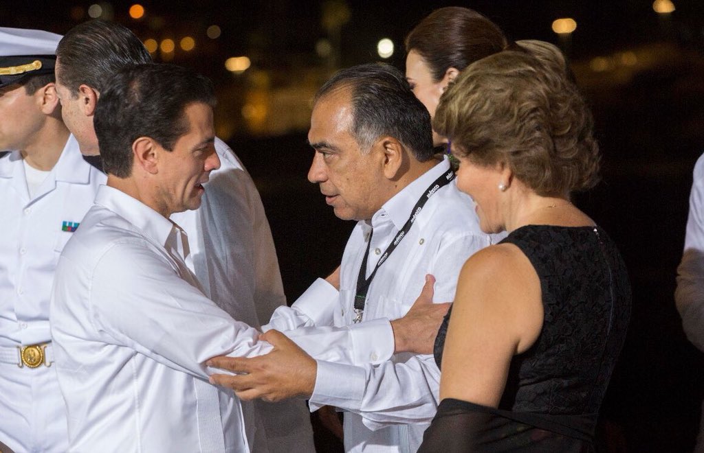 HectorAstudillo's tweet photo. Saludamos esta noche al C. Presidente Enrique Peña Nieto en la inauguración del Tianguis Turístico Mazatlán. https://t.co/XPhKSND4OI