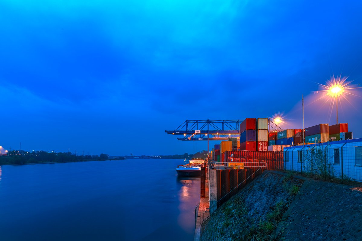 mfoerster_com's tweet photo. Klein aber Fein - Logport ...
_______________________
#degrasi #Duisburg #nrw #deutschland #moody #colors #nature #landscape #naturephotography #francy #Schiff #urban #urbex #industry #Railtrain #Steel #ship #Rhein #Hafen #Port #Harbor #seaport #blauestunde #water #crane https://t.co/fkuuv1gKLy