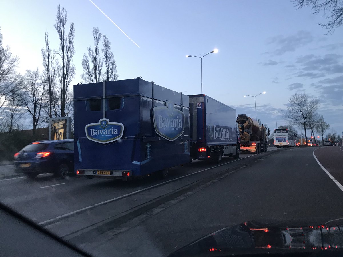 MartinDamen_'s tweet photo. Voorbode voor vandaag: kom onderweg karavaan van #bavaria kratjes tegen...🍻 https://t.co/HjraoCMfmS