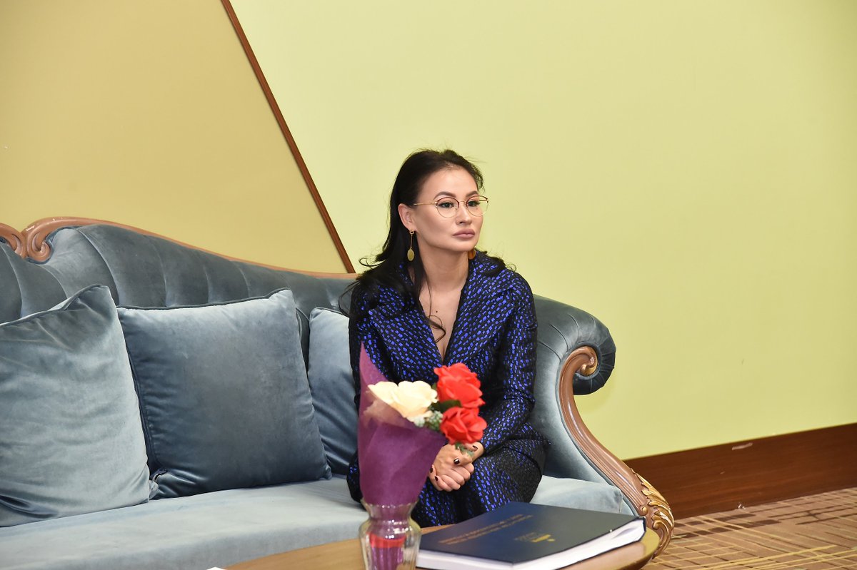 nmrk_pr's tweet photo. Ұлттық музейде «Клуб добряков» еріктілер қозғалысының негізін салушы Гүлмира Әбдірашевамен кездесу өтті.
Кездесу барысында «Клуб Добряков» бірлестігінің құрылуы, оның қайырымдылық істері мен Астана қаласындағы клубтың атқаратын қызметі, еріктілер қозғалысы туралы сөз болды. https://t.co/iLvi7XDKZi